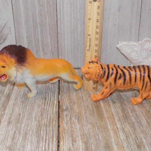 Lion and Tiger Plastic Toys, Preschooler Toys,  Cake Topper - Picture 2 of 9